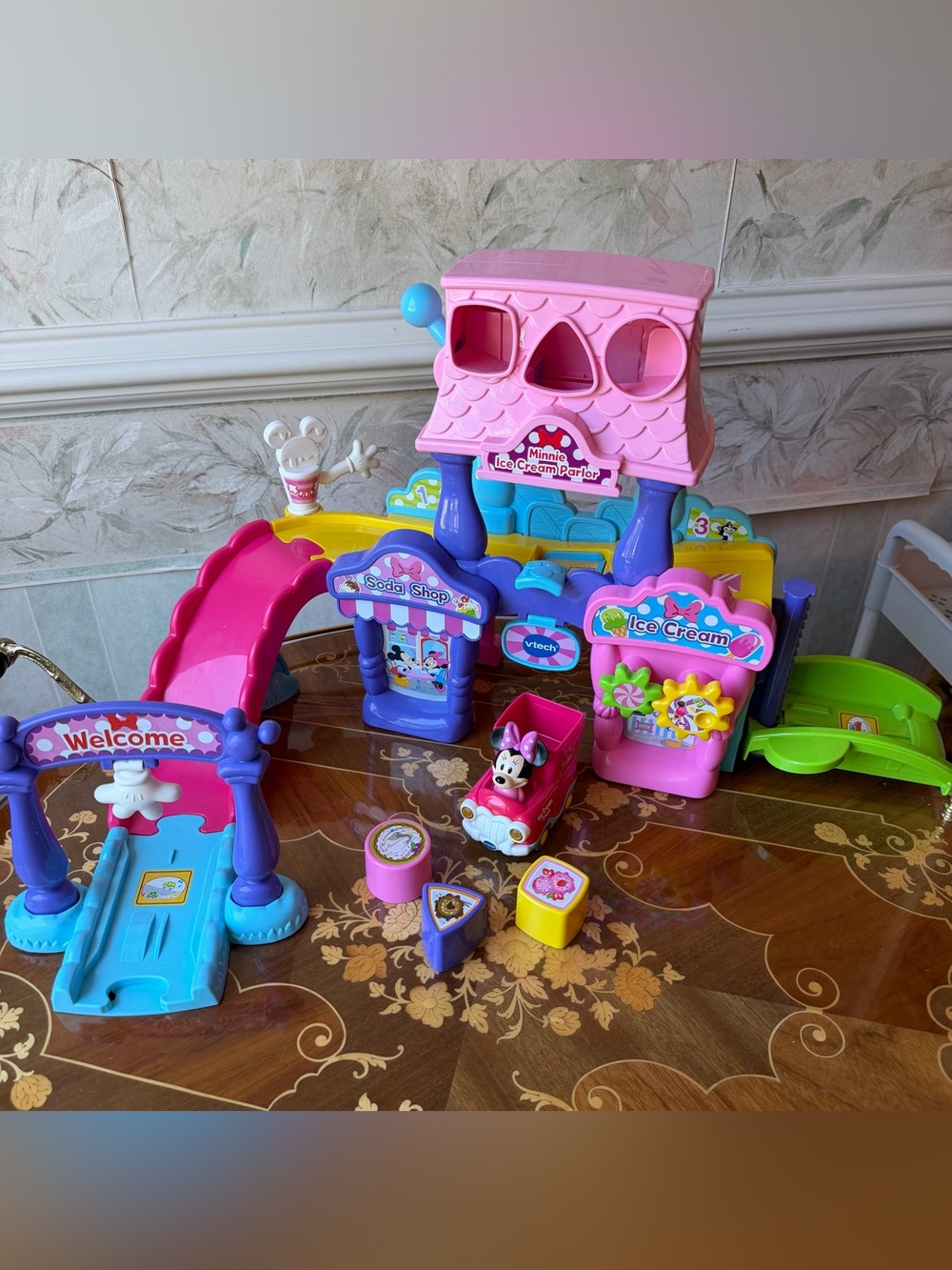 VTech Go! Go! Smart Wheels - Disney Minnie Mouse Ice Cream Parlor Pink